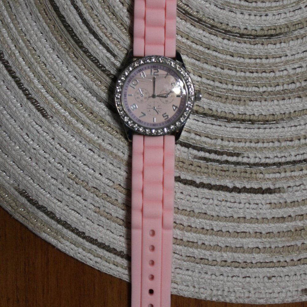 BRAND NEW WITHOUT TAGS DARICE PINK SILCONE WRISTWATCH - Picture 7 of 7